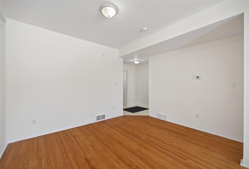 369 Stella, 3 Bedrooms Bedrooms, 9 Rooms Rooms,1 BathroomBathrooms,Residential,For Sale,Stella