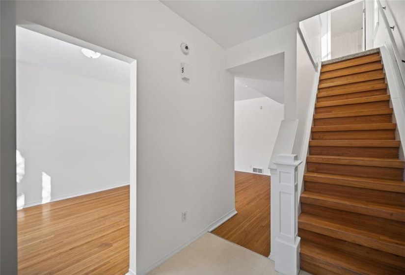 369 Stella, 3 Bedrooms Bedrooms, 9 Rooms Rooms,1 BathroomBathrooms,Residential,For Sale,Stella