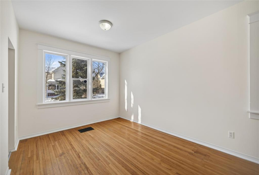 369 Stella, 3 Bedrooms Bedrooms, 9 Rooms Rooms,1 BathroomBathrooms,Residential,For Sale,Stella