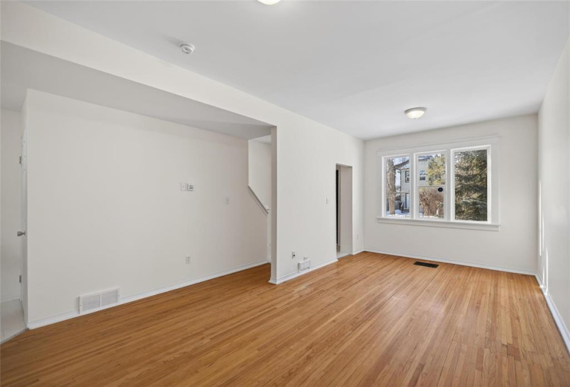 369 Stella, 3 Bedrooms Bedrooms, 9 Rooms Rooms,1 BathroomBathrooms,Residential,For Sale,Stella