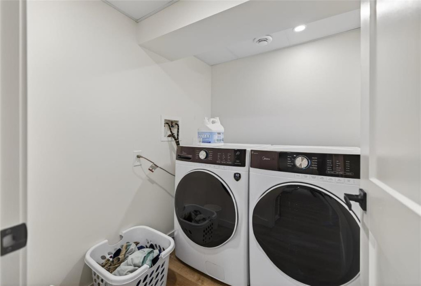 450 Elmhurst, 4 Bedrooms Bedrooms, 12 Rooms Rooms,2 BathroomsBathrooms,Residential,For Sale,Elmhurst