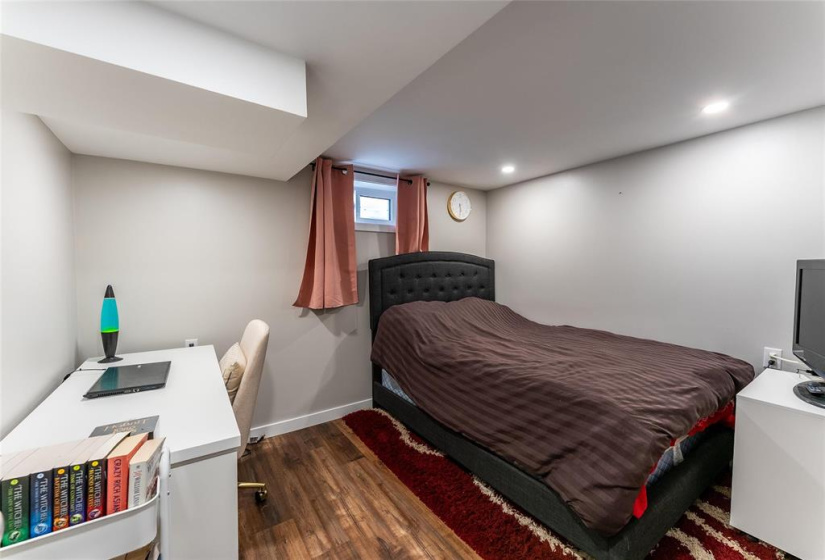 Office / 4th bedroom potential