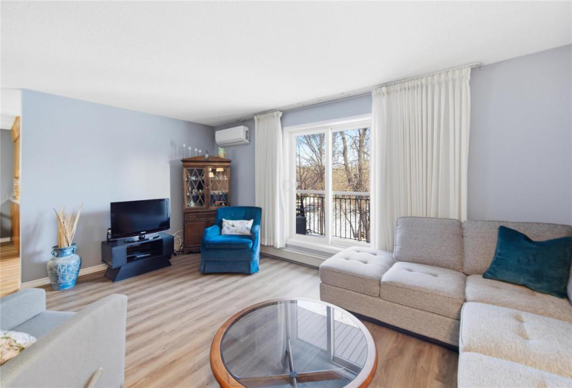 681 St Anne's, 2 Bedrooms Bedrooms, 7 Rooms Rooms,1 BathroomBathrooms,Condominium,For Sale,St Anne's