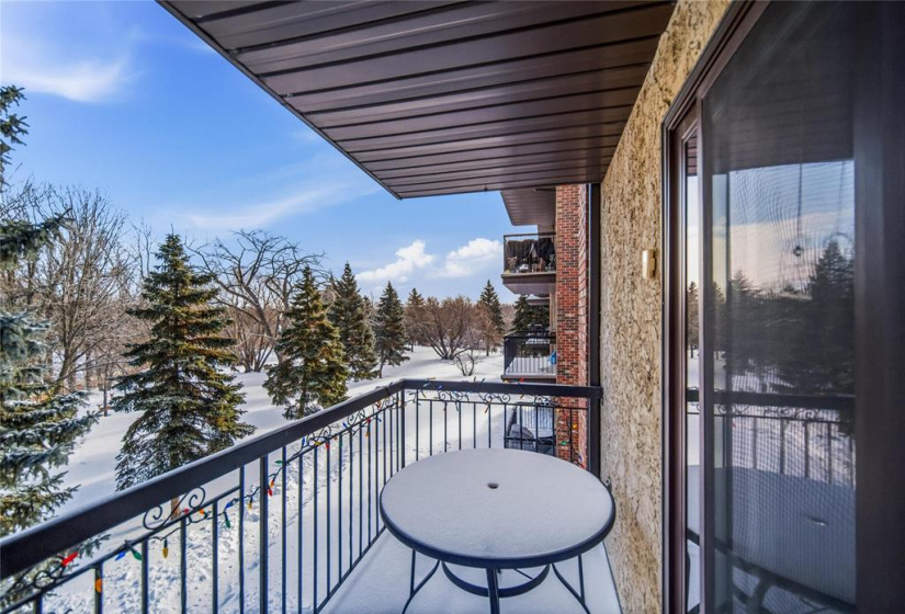 681 St Anne's, 2 Bedrooms Bedrooms, 7 Rooms Rooms,1 BathroomBathrooms,Condominium,For Sale,St Anne's