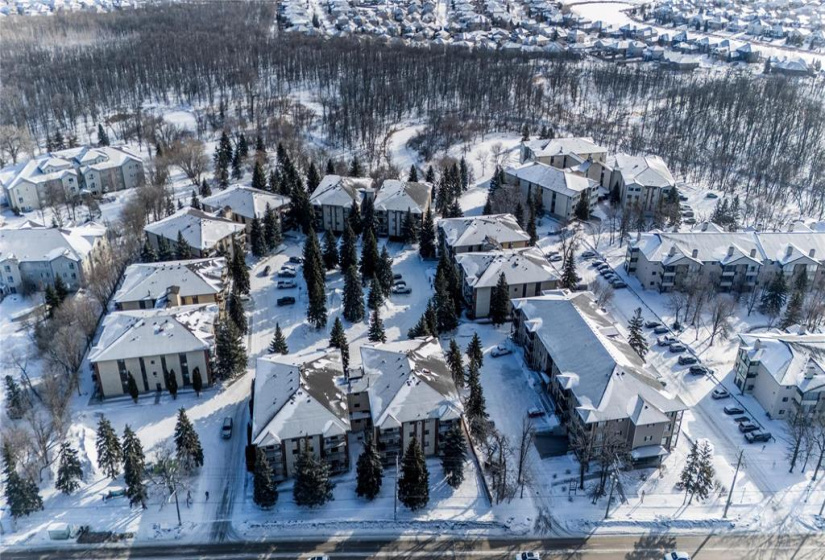 681 St Anne's, 2 Bedrooms Bedrooms, 7 Rooms Rooms,1 BathroomBathrooms,Condominium,For Sale,St Anne's