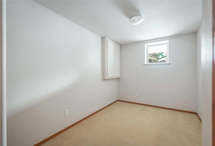 247 Collegiate, 4 Bedrooms Bedrooms, 9 Rooms Rooms,2 BathroomsBathrooms,Residential,For Sale,Collegiate