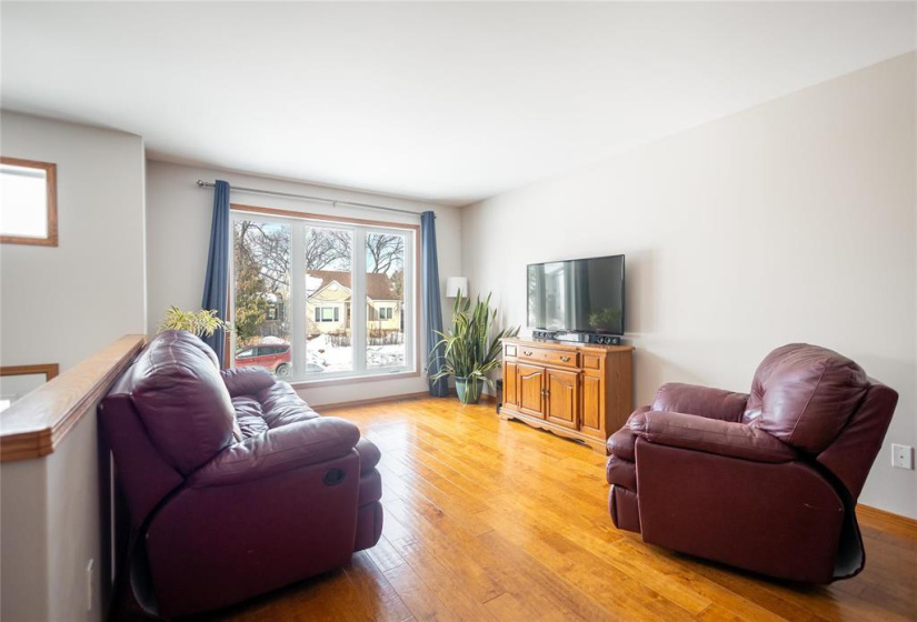 247 Collegiate, 4 Bedrooms Bedrooms, 9 Rooms Rooms,2 BathroomsBathrooms,Residential,For Sale,Collegiate