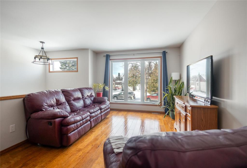 247 Collegiate, 4 Bedrooms Bedrooms, 9 Rooms Rooms,2 BathroomsBathrooms,Residential,For Sale,Collegiate