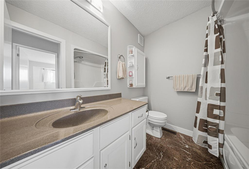 26 Alex Taylor, 3 Bedrooms Bedrooms, 10 Rooms Rooms,1 BathroomBathrooms,Residential,For Sale,Alex Taylor