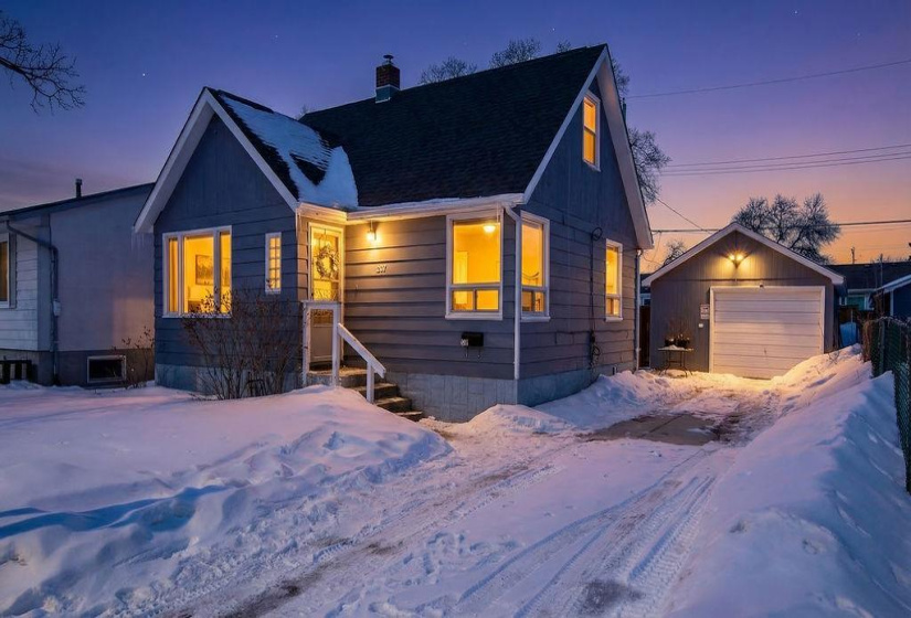 207 Portland, 4 Bedrooms Bedrooms, 8 Rooms Rooms,1 BathroomBathrooms,Residential,For Sale,Portland