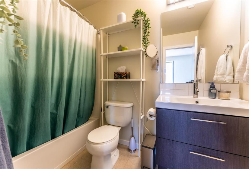 1355 Lee, 2 Bedrooms Bedrooms, 6 Rooms Rooms,2 BathroomsBathrooms,Condominium,For Sale,Lee