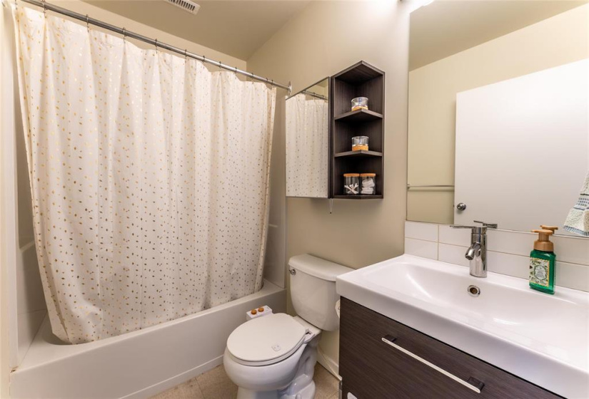 1355 Lee, 2 Bedrooms Bedrooms, 6 Rooms Rooms,2 BathroomsBathrooms,Condominium,For Sale,Lee