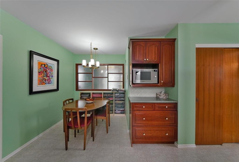 696 Patricia, 4 Bedrooms Bedrooms, 10 Rooms Rooms,2 BathroomsBathrooms,Residential,For Sale,Patricia