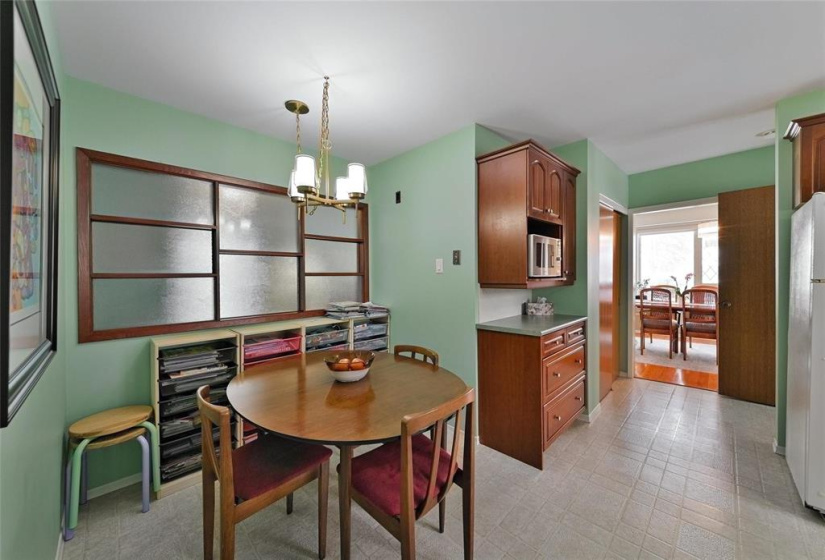 696 Patricia, 4 Bedrooms Bedrooms, 10 Rooms Rooms,2 BathroomsBathrooms,Residential,For Sale,Patricia