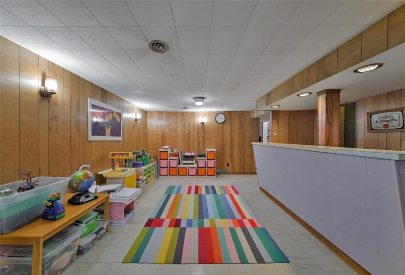 696 Patricia, 4 Bedrooms Bedrooms, 10 Rooms Rooms,2 BathroomsBathrooms,Residential,For Sale,Patricia