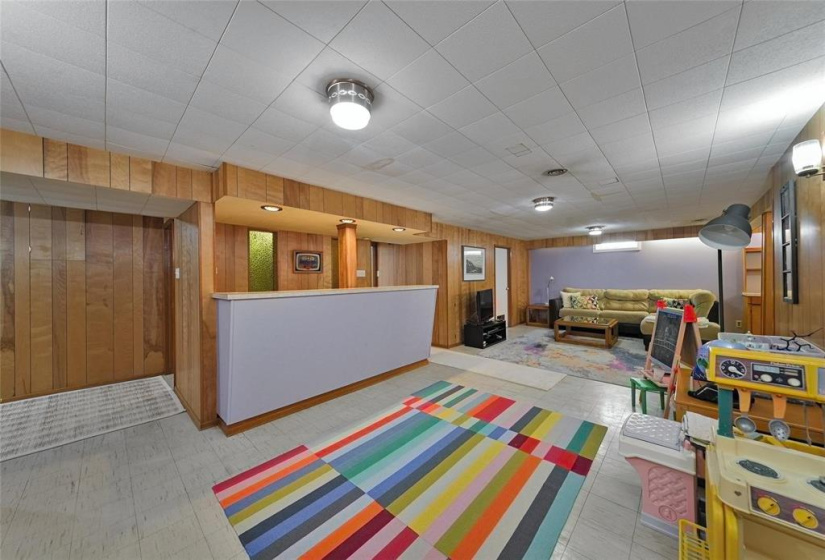 696 Patricia, 4 Bedrooms Bedrooms, 10 Rooms Rooms,2 BathroomsBathrooms,Residential,For Sale,Patricia