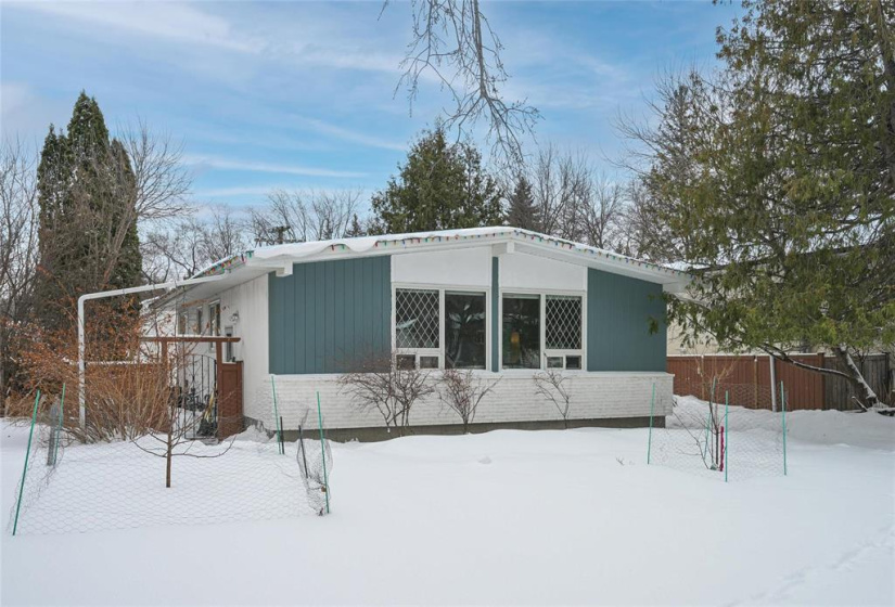 696 Patricia, 4 Bedrooms Bedrooms, 10 Rooms Rooms,2 BathroomsBathrooms,Residential,For Sale,Patricia