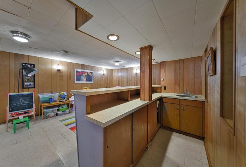 696 Patricia, 4 Bedrooms Bedrooms, 10 Rooms Rooms,2 BathroomsBathrooms,Residential,For Sale,Patricia