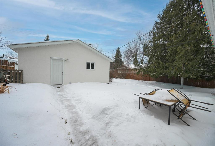 696 Patricia, 4 Bedrooms Bedrooms, 10 Rooms Rooms,2 BathroomsBathrooms,Residential,For Sale,Patricia