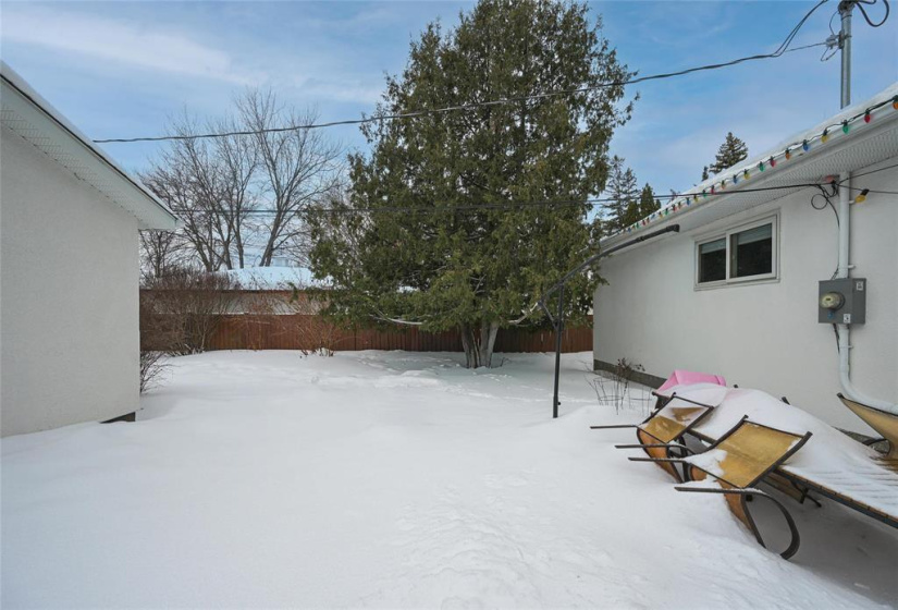 696 Patricia, 4 Bedrooms Bedrooms, 10 Rooms Rooms,2 BathroomsBathrooms,Residential,For Sale,Patricia