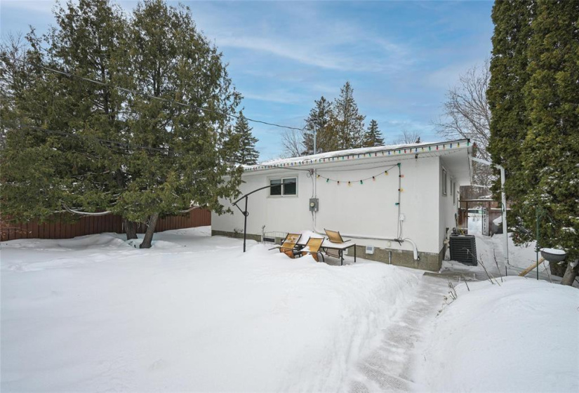 696 Patricia, 4 Bedrooms Bedrooms, 10 Rooms Rooms,2 BathroomsBathrooms,Residential,For Sale,Patricia