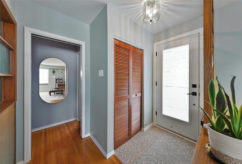 696 Patricia, 4 Bedrooms Bedrooms, 10 Rooms Rooms,2 BathroomsBathrooms,Residential,For Sale,Patricia