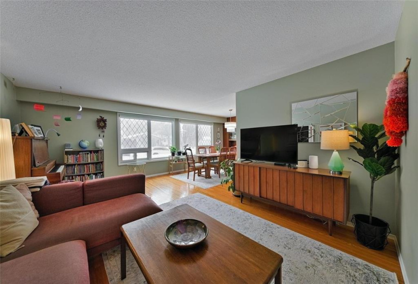 696 Patricia, 4 Bedrooms Bedrooms, 10 Rooms Rooms,2 BathroomsBathrooms,Residential,For Sale,Patricia