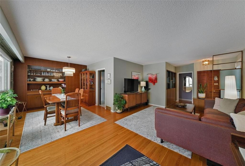 696 Patricia, 4 Bedrooms Bedrooms, 10 Rooms Rooms,2 BathroomsBathrooms,Residential,For Sale,Patricia