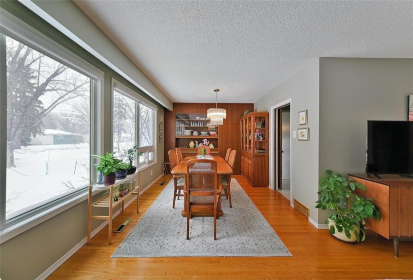 696 Patricia, 4 Bedrooms Bedrooms, 10 Rooms Rooms,2 BathroomsBathrooms,Residential,For Sale,Patricia