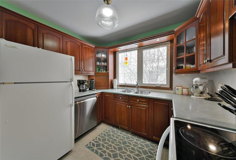 696 Patricia, 4 Bedrooms Bedrooms, 10 Rooms Rooms,2 BathroomsBathrooms,Residential,For Sale,Patricia