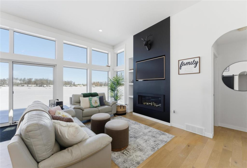 515 Hall, 3 Bedrooms Bedrooms, 9 Rooms Rooms,2 BathroomsBathrooms,Residential,For Sale,Hall