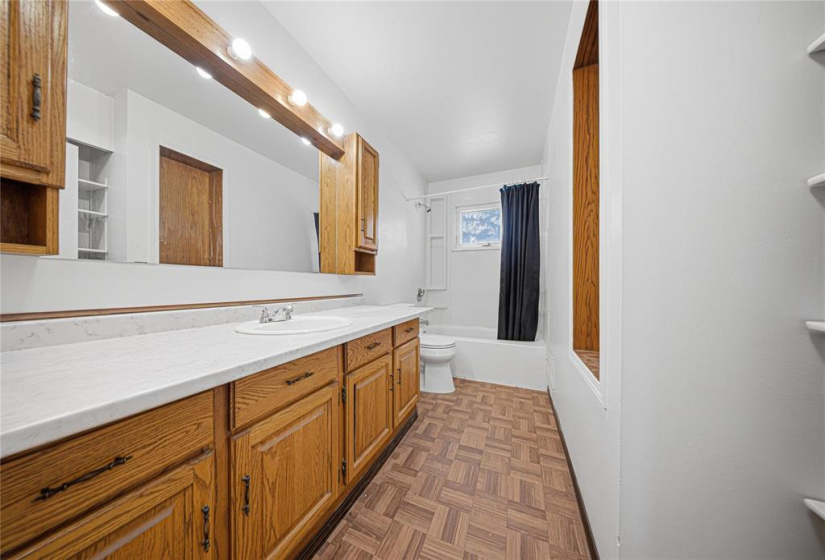 20 Maplehurst, 3 Bedrooms Bedrooms, 11 Rooms Rooms,1 BathroomBathrooms,Residential,For Sale,Maplehurst