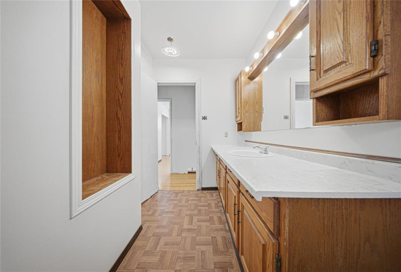 20 Maplehurst, 3 Bedrooms Bedrooms, 11 Rooms Rooms,1 BathroomBathrooms,Residential,For Sale,Maplehurst