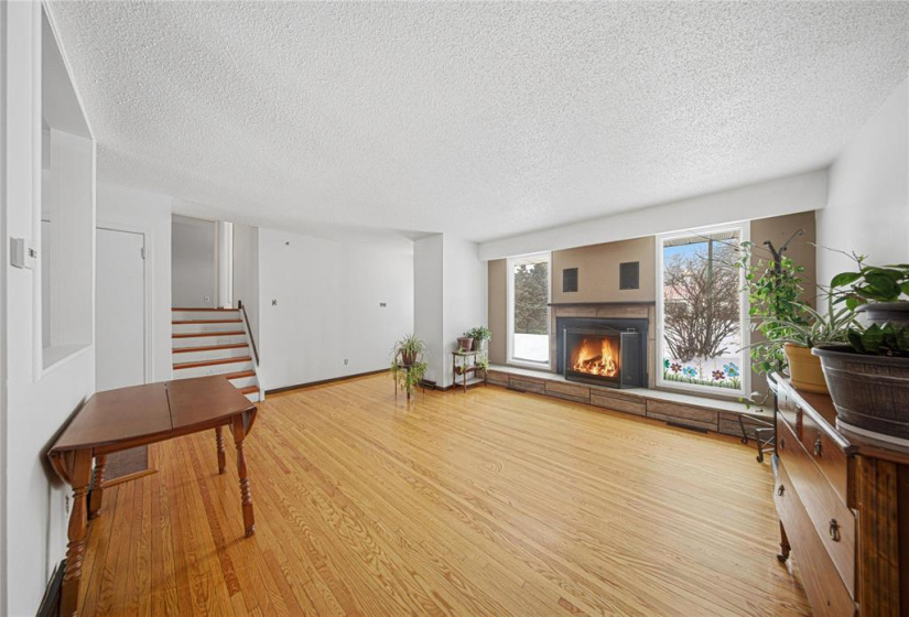 20 Maplehurst, 3 Bedrooms Bedrooms, 11 Rooms Rooms,1 BathroomBathrooms,Residential,For Sale,Maplehurst