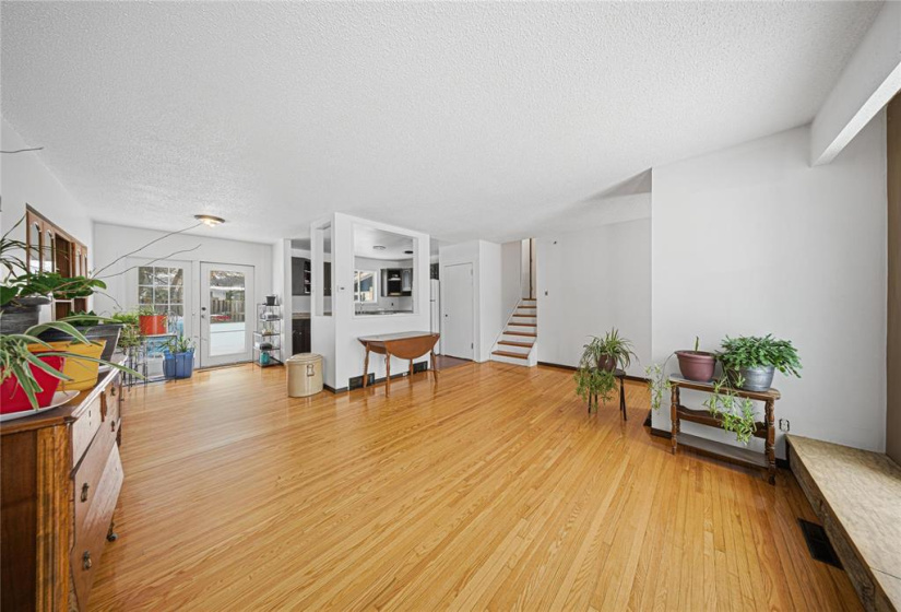 20 Maplehurst, 3 Bedrooms Bedrooms, 11 Rooms Rooms,1 BathroomBathrooms,Residential,For Sale,Maplehurst