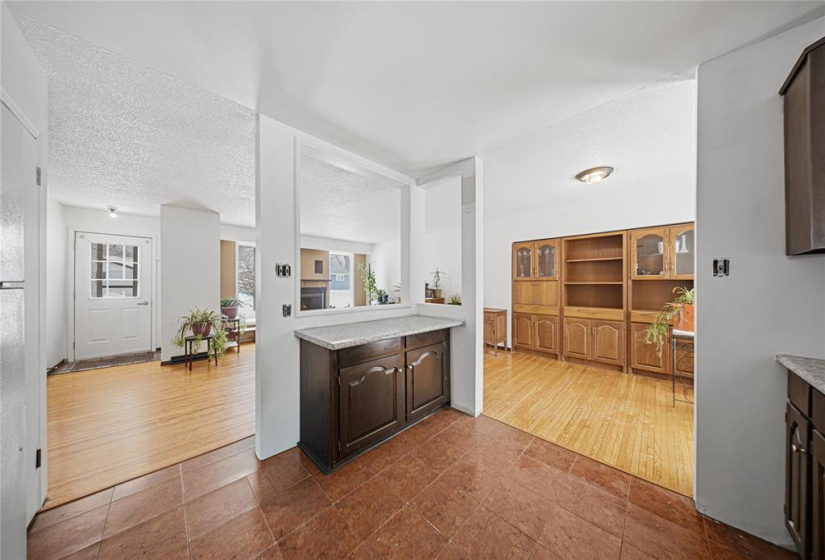 20 Maplehurst, 3 Bedrooms Bedrooms, 11 Rooms Rooms,1 BathroomBathrooms,Residential,For Sale,Maplehurst