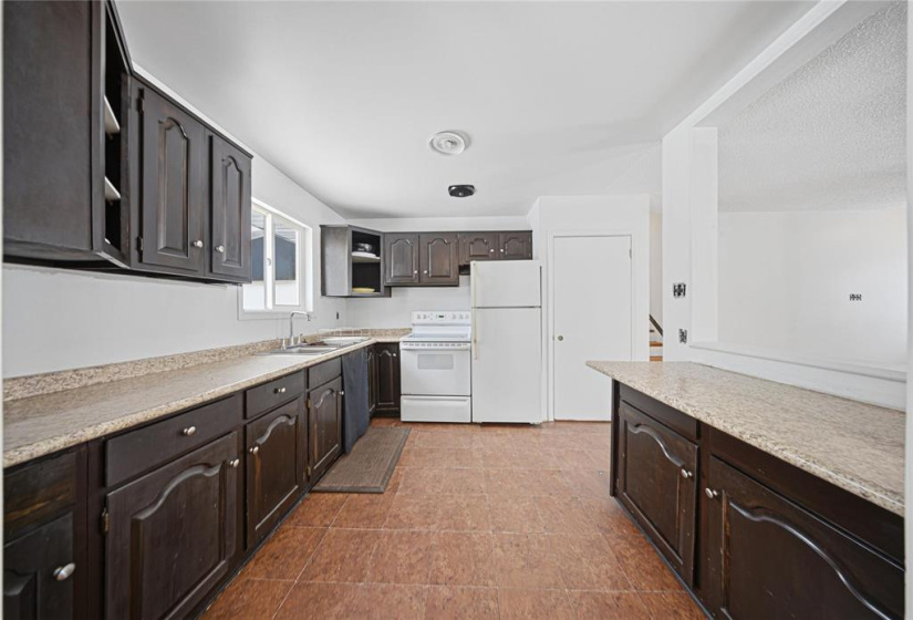 20 Maplehurst, 3 Bedrooms Bedrooms, 11 Rooms Rooms,1 BathroomBathrooms,Residential,For Sale,Maplehurst