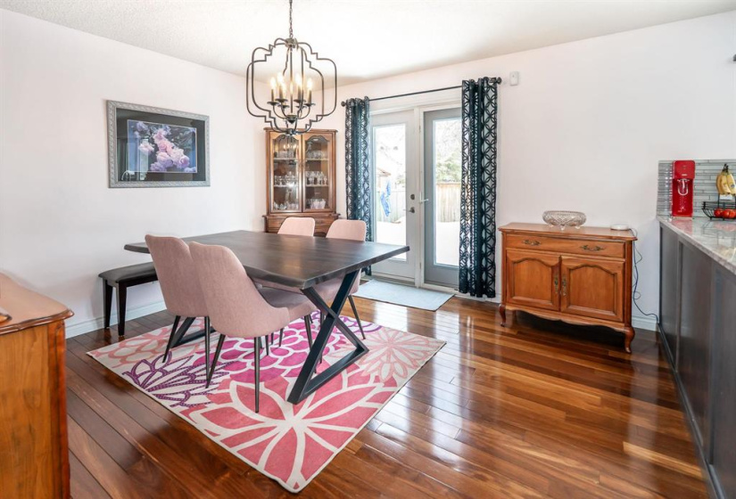 126 Woodview, 3 Bedrooms Bedrooms, 16 Rooms Rooms,2 BathroomsBathrooms,Residential,For Sale,Woodview