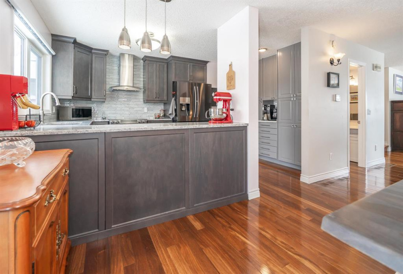 126 Woodview, 3 Bedrooms Bedrooms, 16 Rooms Rooms,2 BathroomsBathrooms,Residential,For Sale,Woodview