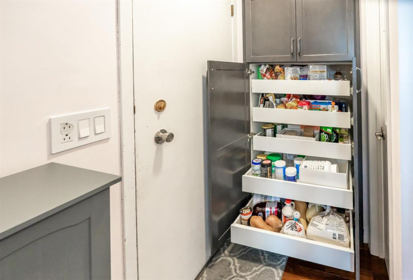 126 Woodview, 3 Bedrooms Bedrooms, 16 Rooms Rooms,2 BathroomsBathrooms,Residential,For Sale,Woodview