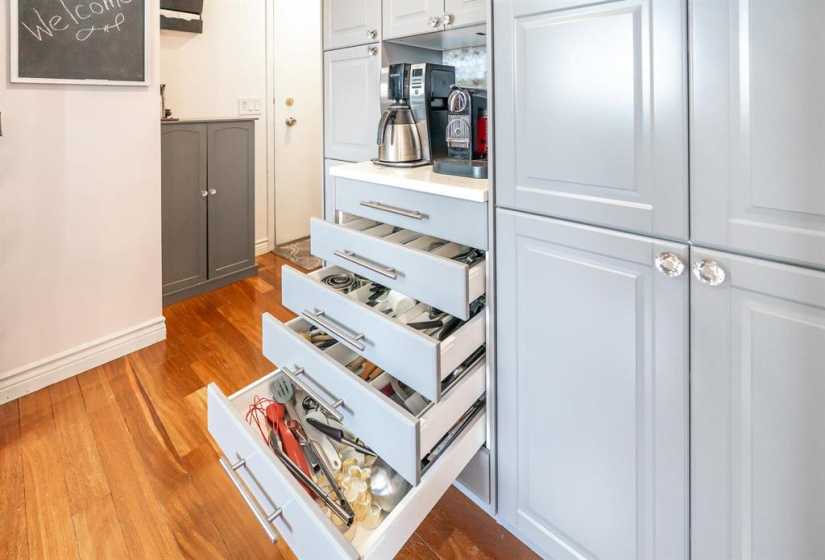 126 Woodview, 3 Bedrooms Bedrooms, 16 Rooms Rooms,2 BathroomsBathrooms,Residential,For Sale,Woodview