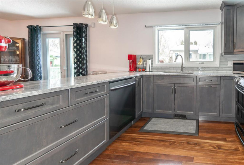 126 Woodview, 3 Bedrooms Bedrooms, 16 Rooms Rooms,2 BathroomsBathrooms,Residential,For Sale,Woodview