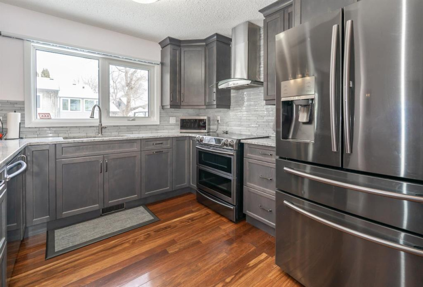 126 Woodview, 3 Bedrooms Bedrooms, 16 Rooms Rooms,2 BathroomsBathrooms,Residential,For Sale,Woodview