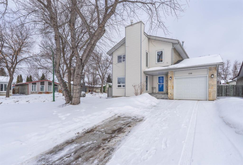 126 Woodview, 3 Bedrooms Bedrooms, 16 Rooms Rooms,2 BathroomsBathrooms,Residential,For Sale,Woodview