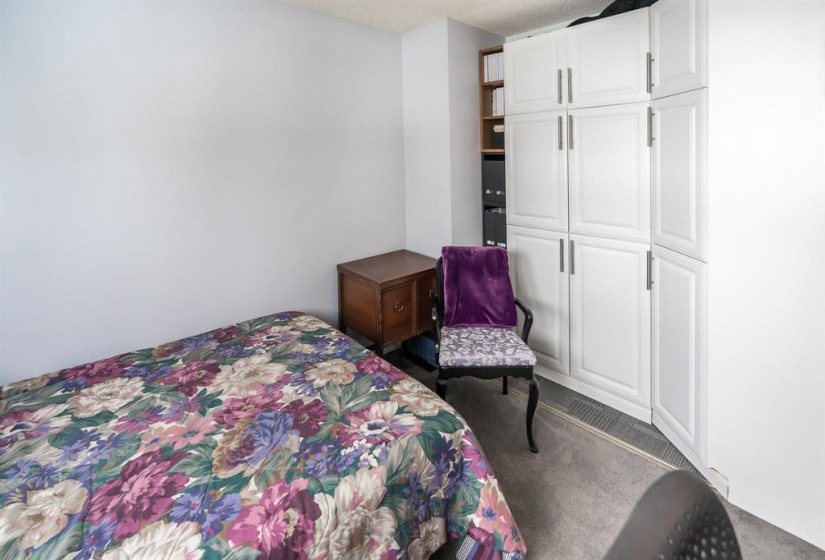 126 Woodview, 3 Bedrooms Bedrooms, 16 Rooms Rooms,2 BathroomsBathrooms,Residential,For Sale,Woodview