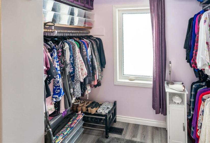 126 Woodview, 3 Bedrooms Bedrooms, 16 Rooms Rooms,2 BathroomsBathrooms,Residential,For Sale,Woodview