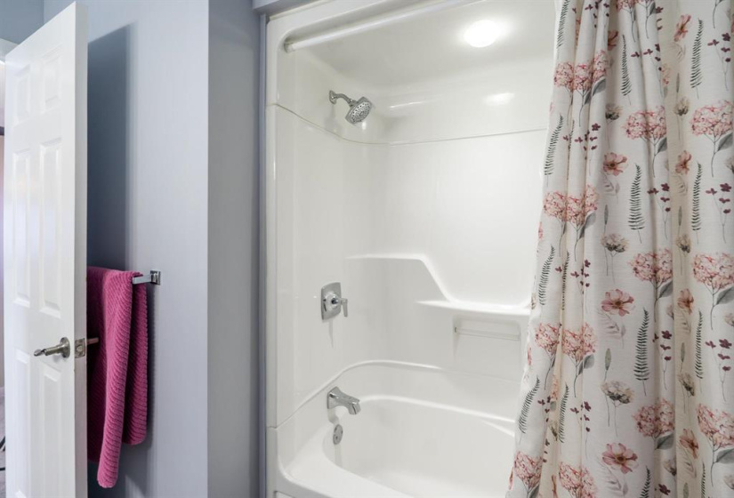 126 Woodview, 3 Bedrooms Bedrooms, 16 Rooms Rooms,2 BathroomsBathrooms,Residential,For Sale,Woodview