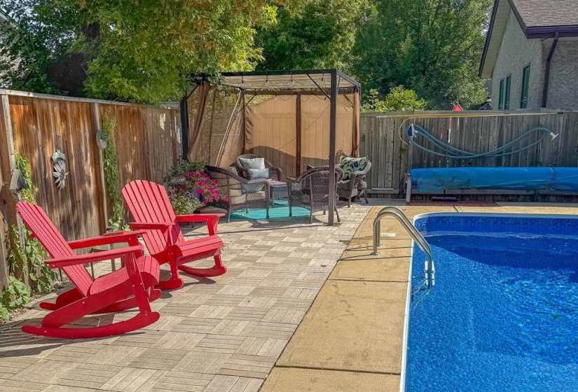 126 Woodview, 3 Bedrooms Bedrooms, 16 Rooms Rooms,2 BathroomsBathrooms,Residential,For Sale,Woodview