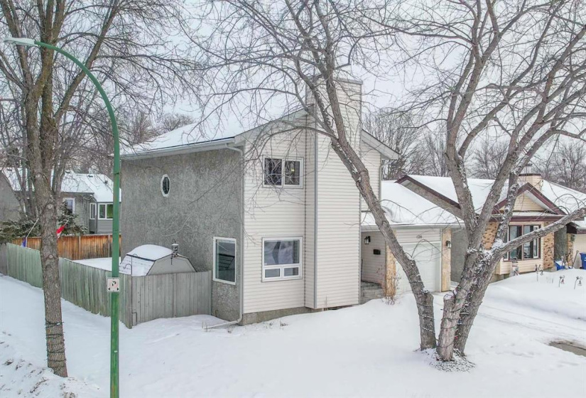 126 Woodview, 3 Bedrooms Bedrooms, 16 Rooms Rooms,2 BathroomsBathrooms,Residential,For Sale,Woodview