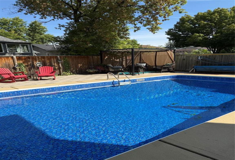 126 Woodview, 3 Bedrooms Bedrooms, 16 Rooms Rooms,2 BathroomsBathrooms,Residential,For Sale,Woodview